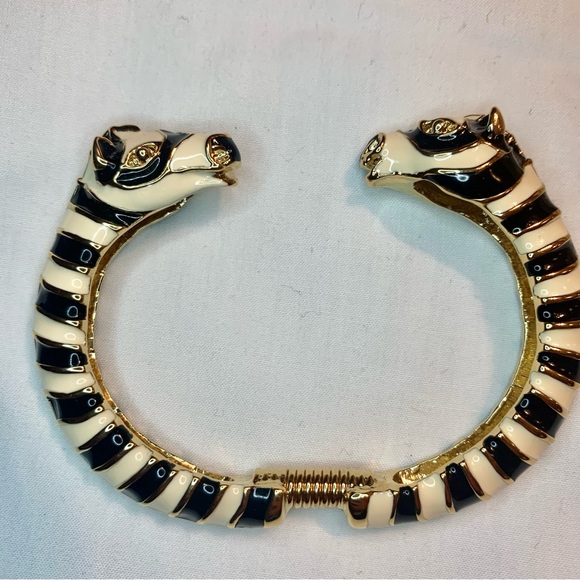 Kenneth Jay Lane Vintage Zebra bangle bracelet - NEW - Black and white enamel - Picture 8 of 17